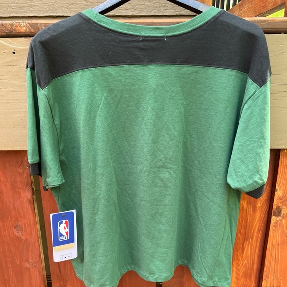 NWT Milwaukee Bucks t-shirt. 100% cotton. Machine wash-dry. Black, green, white - Picture 4 of 10